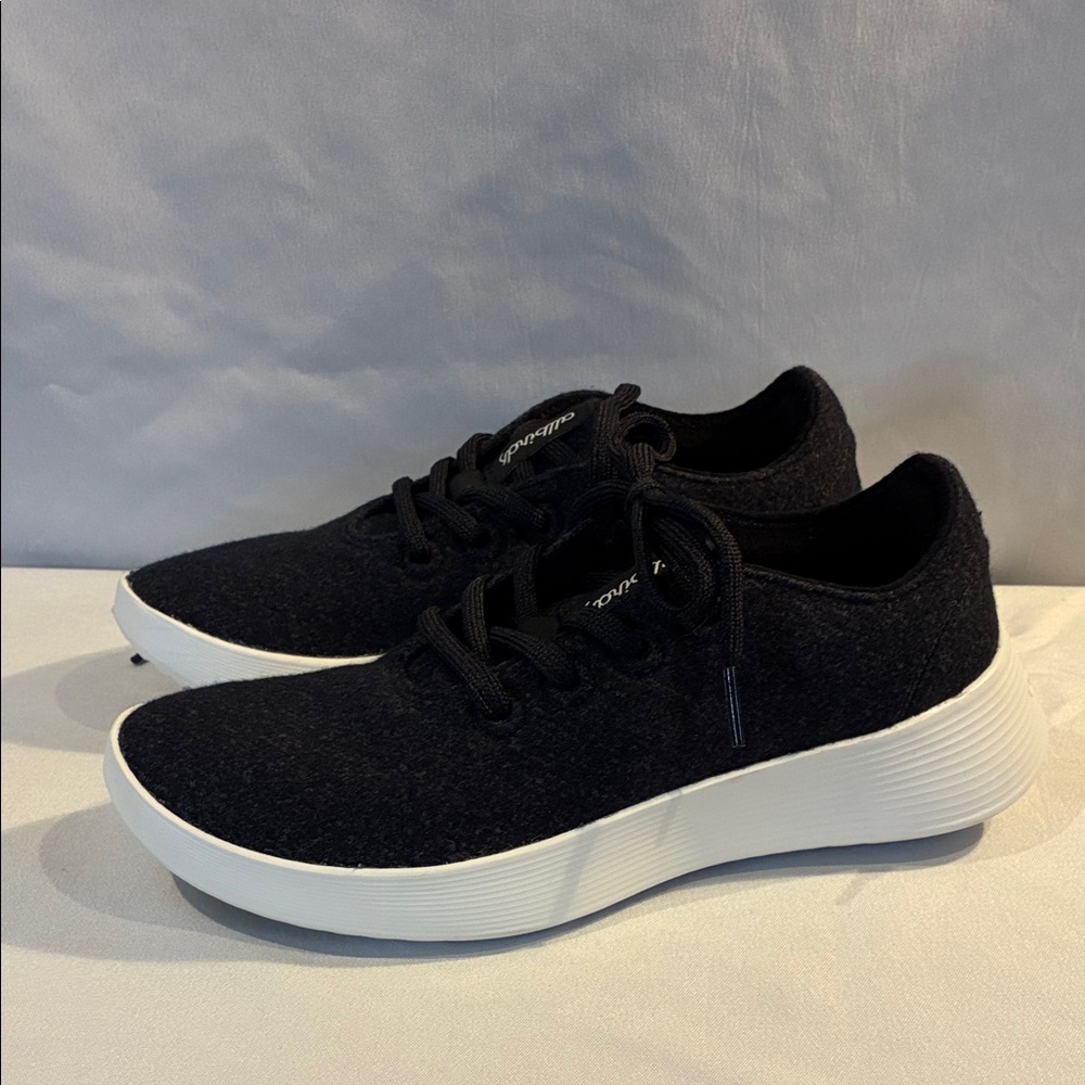 NEW Allbirds women's Wool Runner 2 black & white sole size W8 athleisure comfort